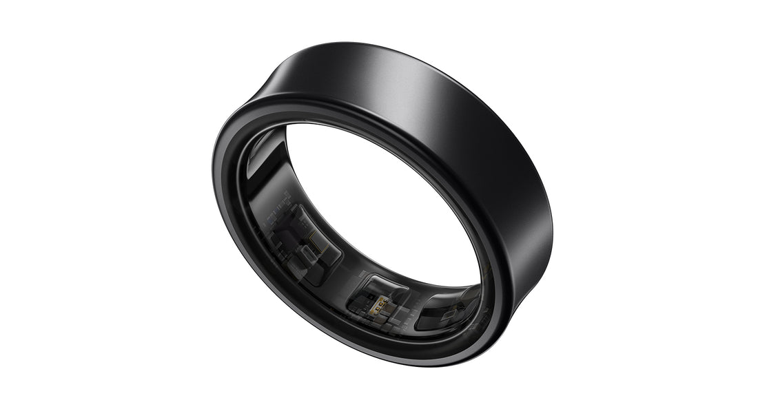 Samsung Galaxy Ring Titanium Black van voren met zichtbare gezondheidssensoren — nauwkeurige slaaptracking en hartslagmeting
