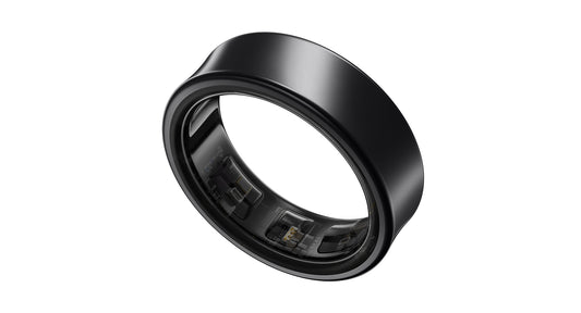 Samsung Galaxy Ring Titanium Black van voren met zichtbare gezondheidssensoren — nauwkeurige slaaptracking en hartslagmeting